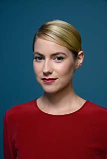 How tall is Laura Ramsey?